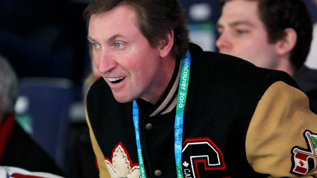 Nasiliły się wiadomości dotyczące możliwego powrotu Wayne'a Gretzky'ego do spraw NHL. Podobno najlepszy hokeista w historii ma ochotę na przejęcie większościowych udziałów w zespole Toronto Maple Leafs.