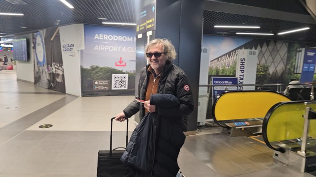 Emir Kusturica stigao na aerodrom