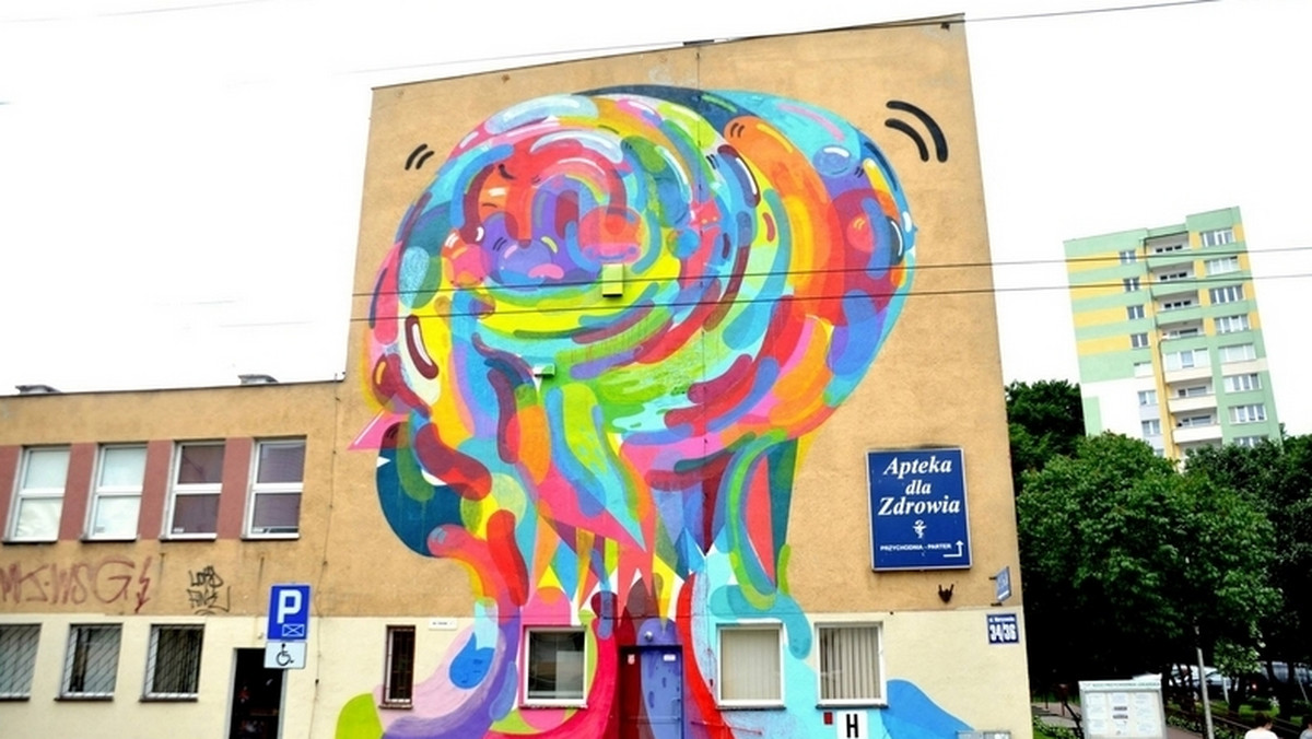 W Gdyni trwa kolejna edycja festiwalu Traffic Design, w ramach którego budynki, wiadukty, tunele, mury przyozdabiane są kolorowymi, oryginalnymi muralami. W tym roku całe gdyńskie Śródmieście opanowane zostało przez międzynarodowych artystów zajmujących się malowaniem na murach.