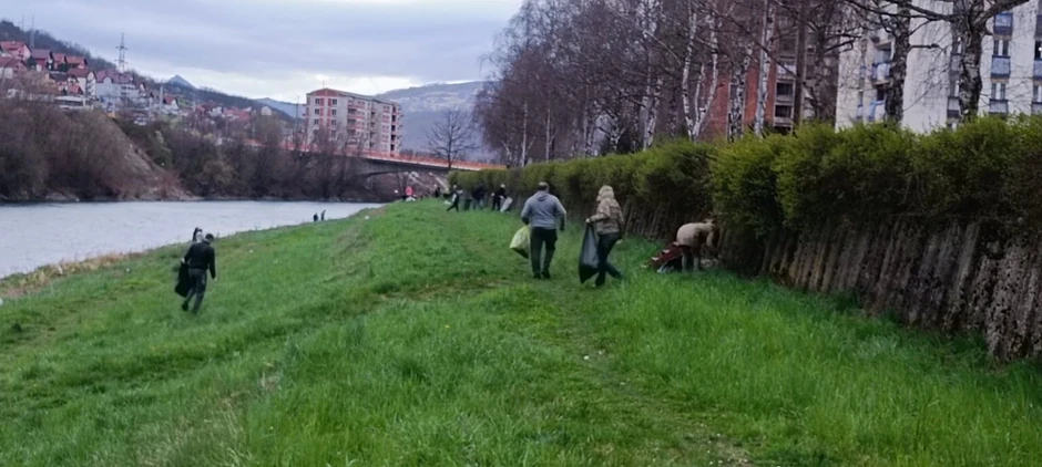 Pribojci zavrnuli rukave i od smeća očistili priobalje Lim