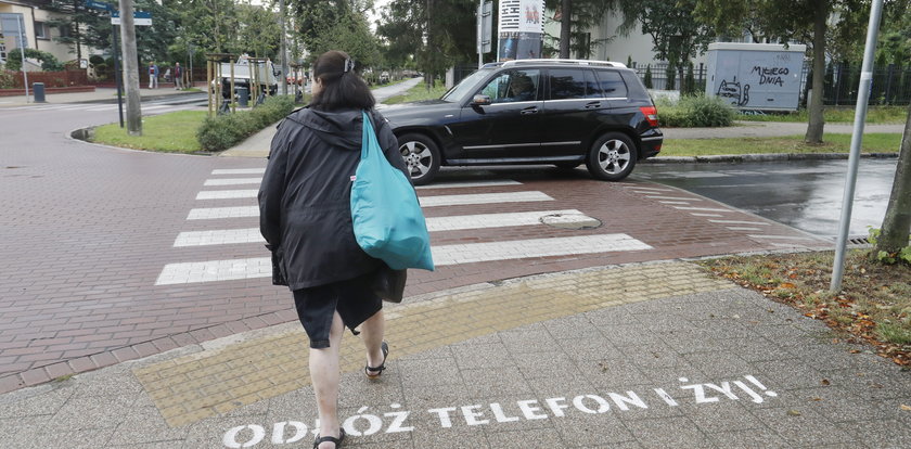 Przejście "offline" w Sopocie. Tak miasto apeluje do nieuważnych pieszych! 