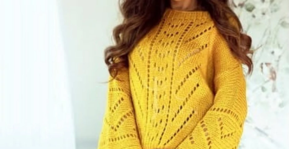Ażurowy sweter z ozdobnym splotem bije rekordy popularności.  Zostało kilka sztuk