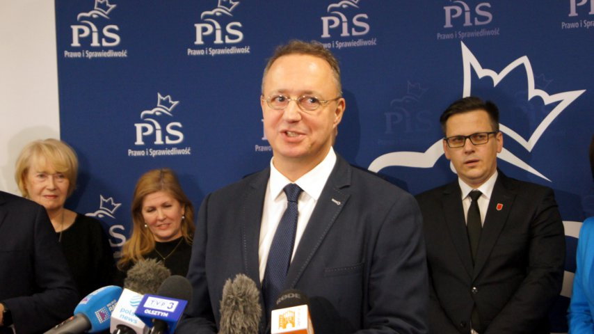 ''Będziemy chodzić po domach i przekonywać''. Przemysław Czarnek wspiera PiS w Olsztynie