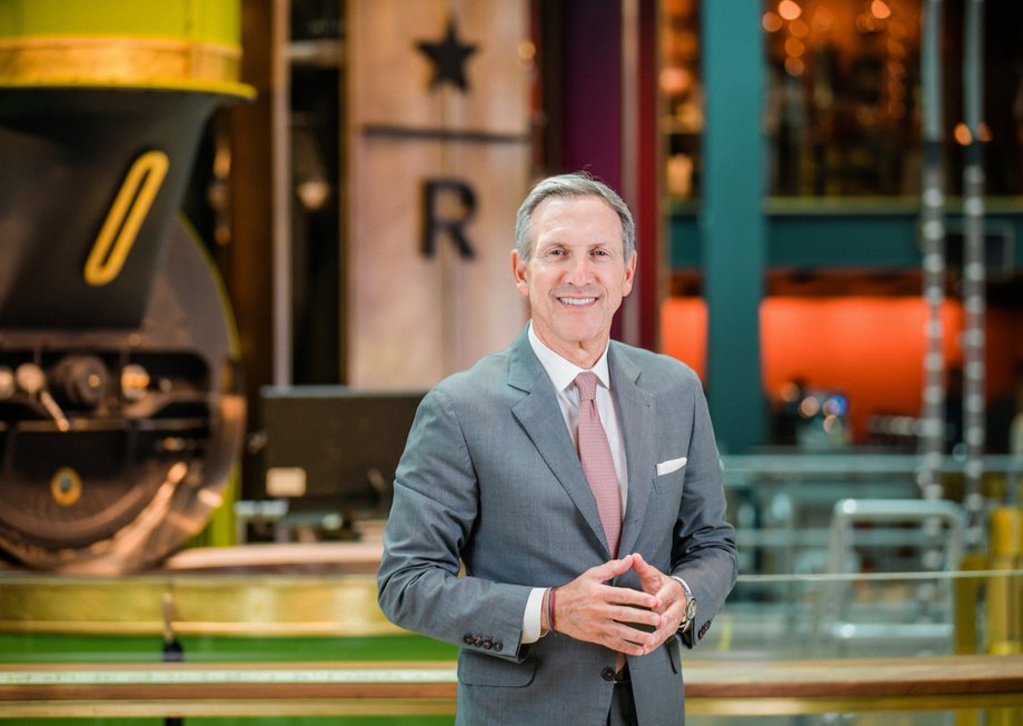 Howard Schultz 35 lat temu w Mediolanie zainspirował się włoskimi kawiarniami i kulturą picia kawy. Po powrocie do USA rozszerzył koncept Starbucksa, który do tamtego momentu handlował kawą