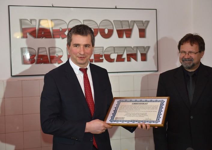 Minister finansów Mateusz Szczurek w barze mlecznym 'Bieńczyce' w Krakowie