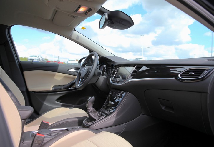 Opel liczy, że produkcja nowego modelu Astry będzie na poziomie ok. 170 tys. samochodów rocznie. <br><br> (zuz) PAP/Andrzej Grygiel