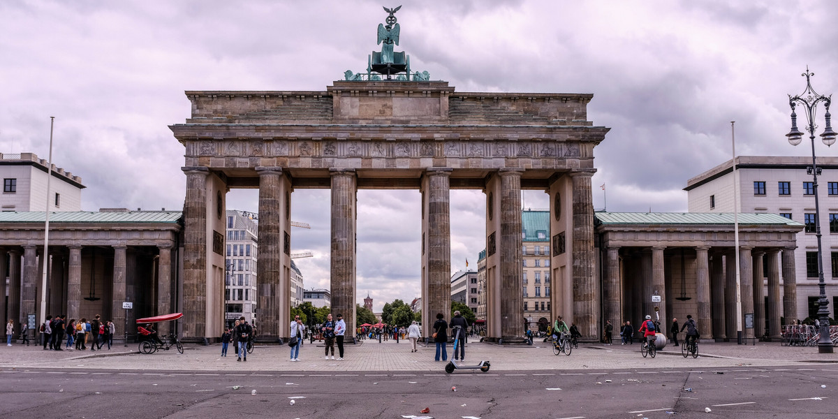 Brama Brandenburska w Berlinie (zdjęcie ilustracyjne).