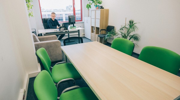 Możliwość skorzystania ze wsparcia w formie pomocy de minimis bardzo często stwarzają instytucje otoczenia biznesu. Takie jak WPT. 