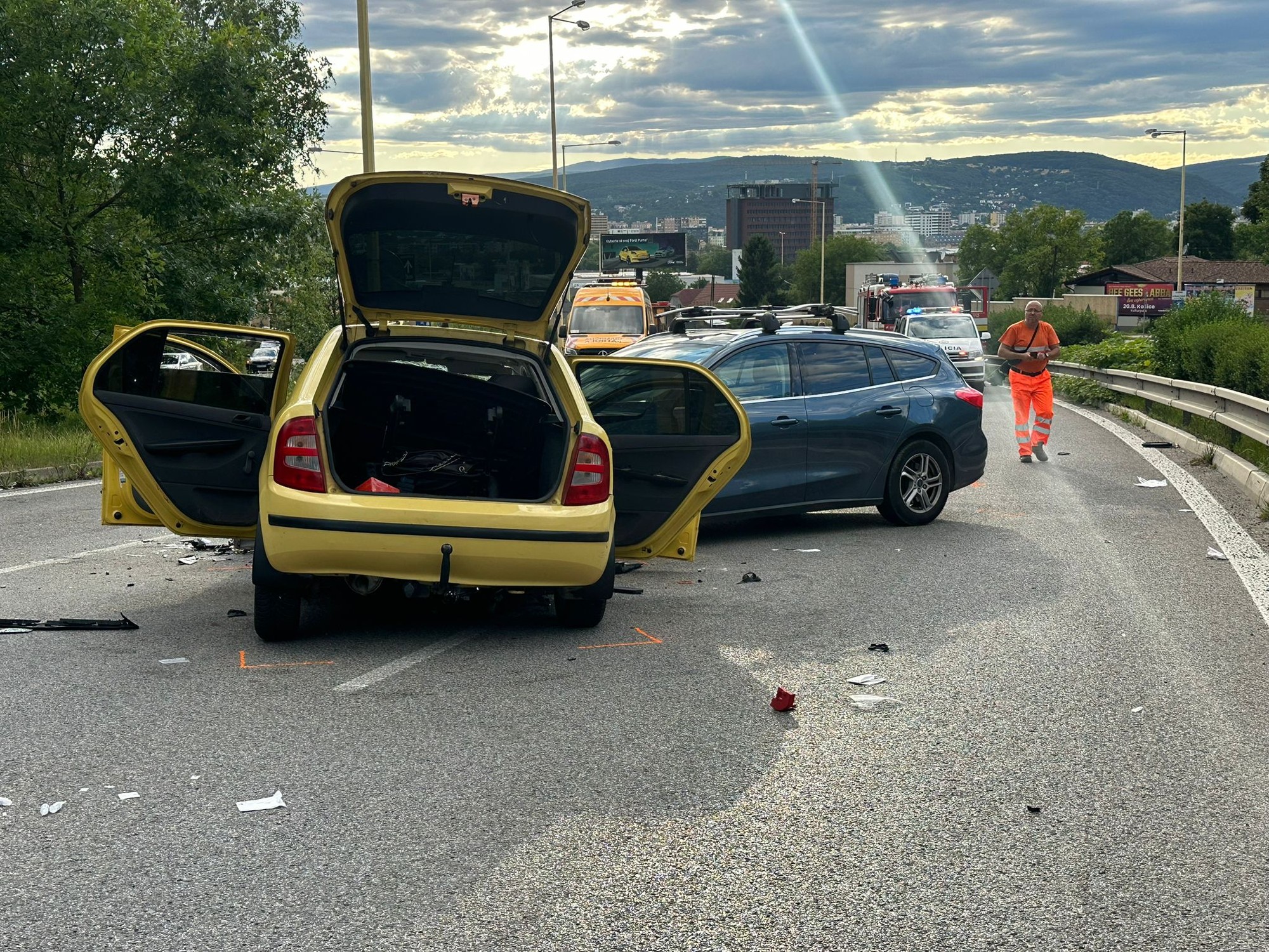 Pri zrážke dvoch áut v Košiciach na Sečovskej ceste sa zranilo šesť ľudí.