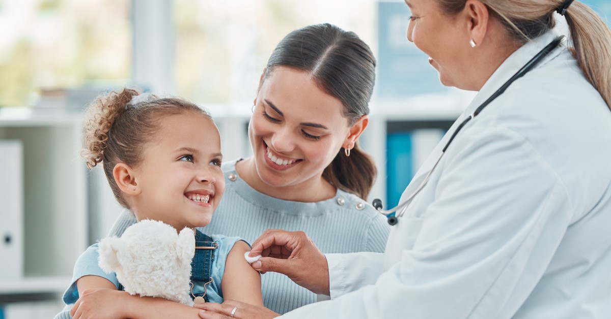 Duże zmiany w szczepieniach 2026/2027: HPV, meningokoki i krztusiec - oto lista zmian