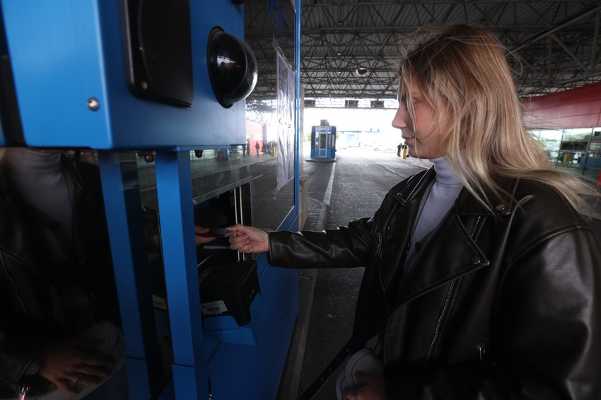 Prvo se predaje pasoš