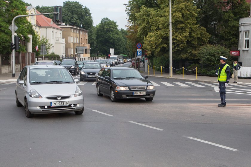 Policjant i samochody