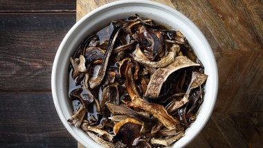 ile gotować grzyby na farsz do pierogów? ten błąd pozbawi je smaku