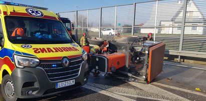 Wypadł z pojazdu. Zginął na miejscu. Tragedia w Elizówce