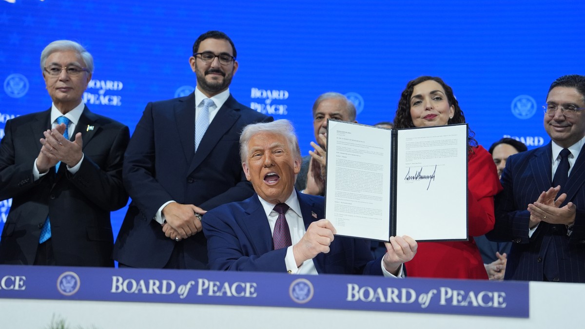 Ceremonija u Davosu gde je osnovan Odbor za mir