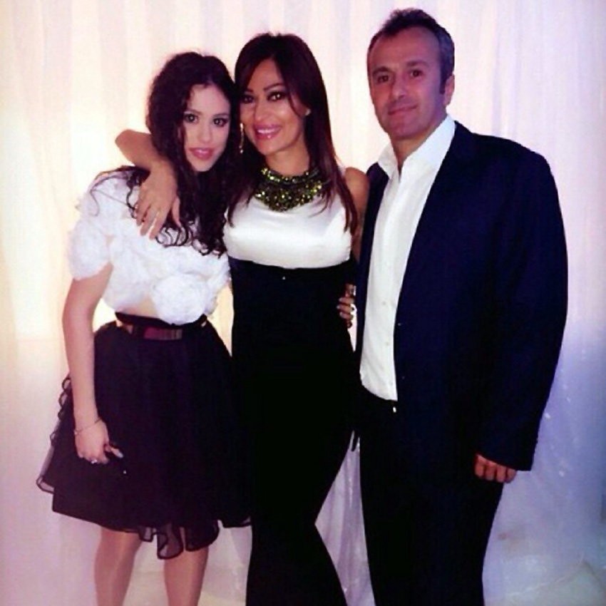 Ceca Ražnatović u društvu Dejana Savićevića i njegove ćerke