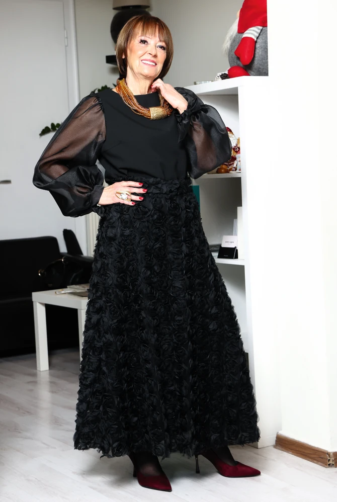 Bluza, suknja, ogrlica, prsten „Ps. Fashion“, cipele „Metro“ 