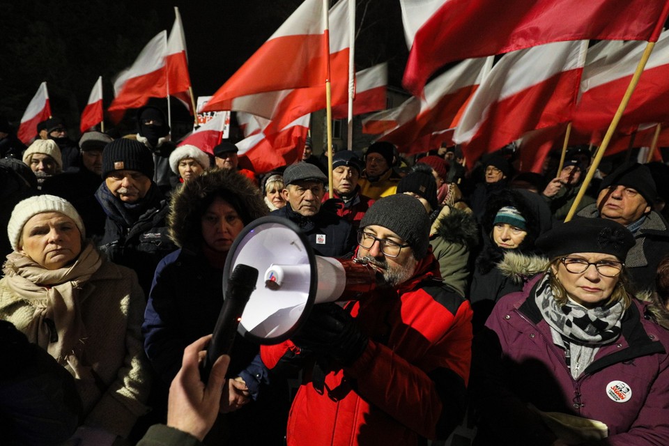 Manifestacja przed zakładem karnym w Przytułach Starych, gdzie przebywa Maciej Wąsik