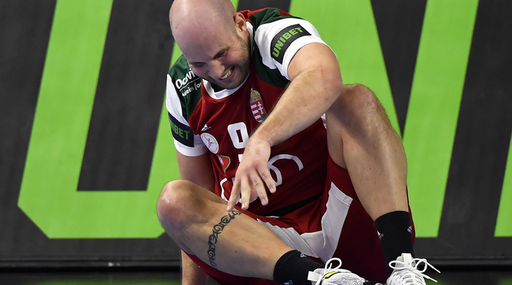 Balogh Zsolt megsérült a Katar elleni mérkőzésen /Fotó: MTI/ Illyés Tibor