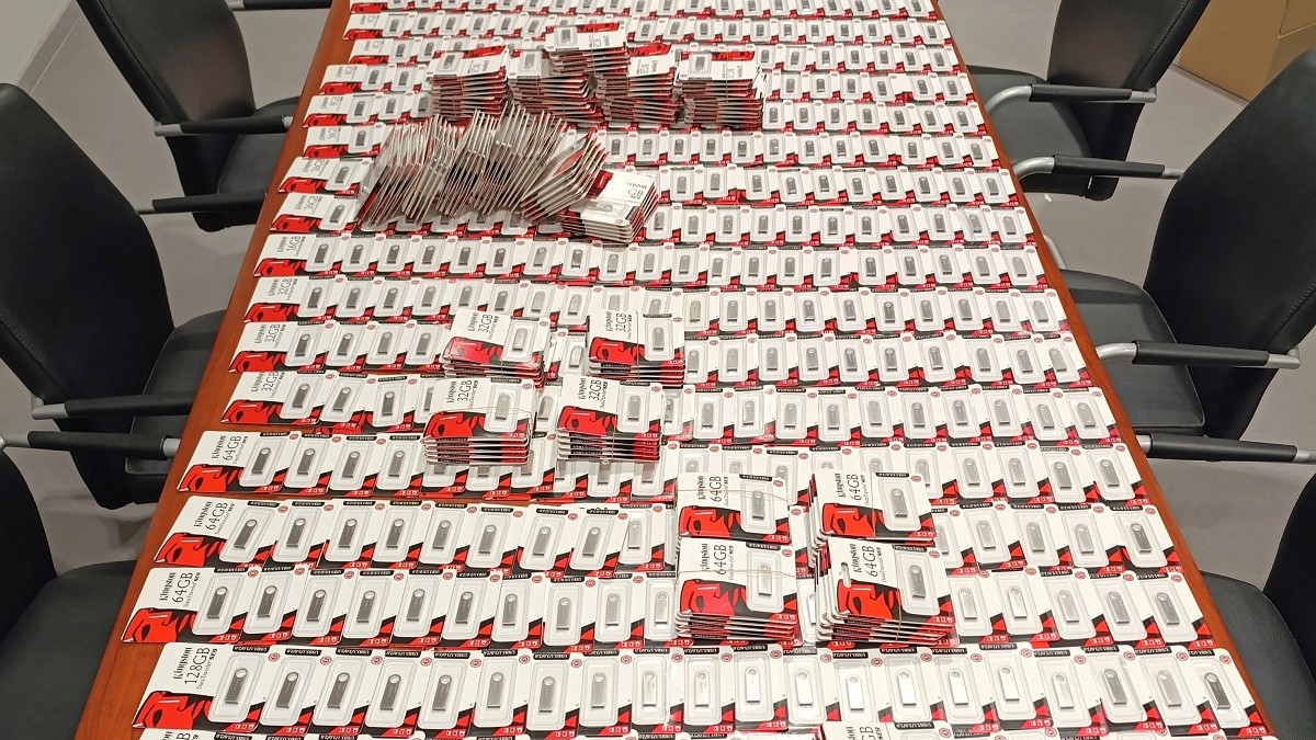 Memorijske kartice i cigarete 