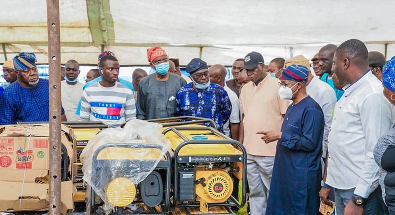 Gov. Oyetola with some of his cabinet members inspecting the stolen items returned by hoodlums.  [Twitter/@GboyegaOyetola]