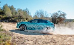 Toyota bZ4X już w Polsce. Na drodze zaskoczy nie tylko trakcją