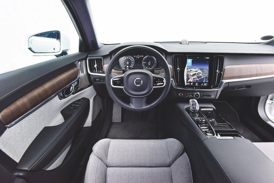 Volvo V90 – kokpit 