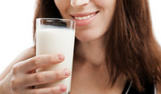 Mleko - kiedy szkodzi, kiedy wspomaga zdrowie, jakie najlepiej wybrać 