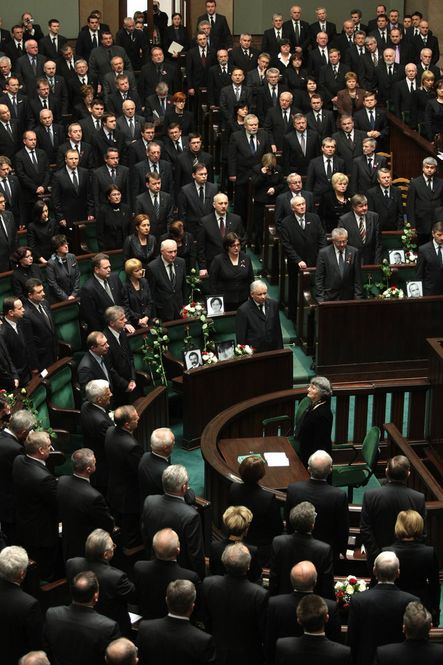 Uroczyste Zgromadzenie w Sejmie posłów i senatorów poświęcone uczczeniu pamięci ofiar katastrofy lotniczej pod Smoleńskiem