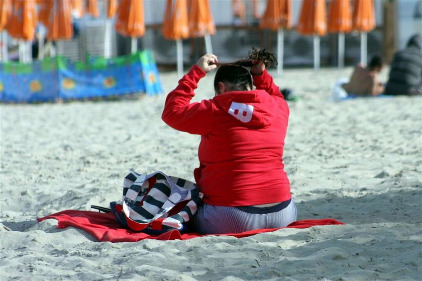 Kasia Niezgoda ucięła sobie drzemkę na plaży. FOTY