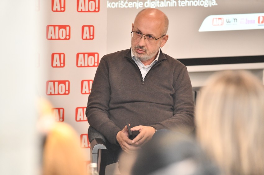 Glavni i odgovorni urednik dnevnog lista "Alo" Vasilije Papović