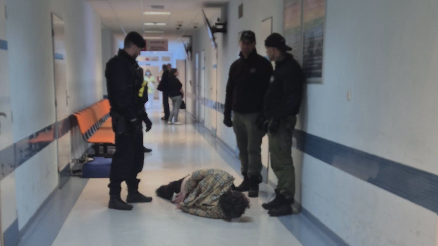 Ír mal brutálne napadnúť personál Univerzitnej nemocnice Bratislava v Ružinove. 