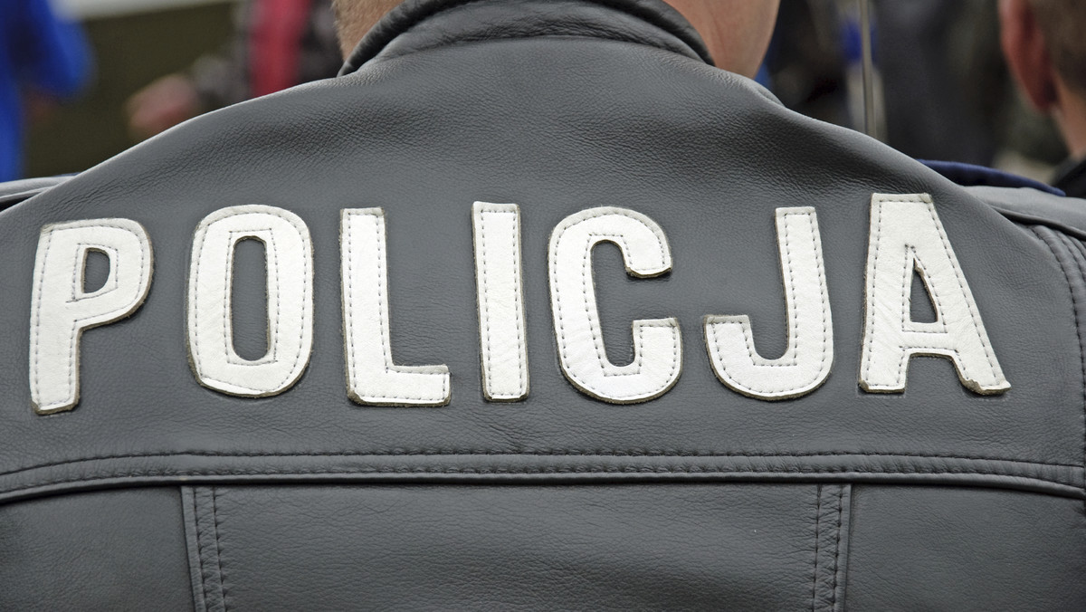 Ośmioro pseudokibiców podejrzanych o handel narkotykami zatrzymali policjanci Centralnego Biura Śledczego Policji w Białymstoku i Hajnówce. Wśród nich jest znany lokalnie bokser, który m.in. prowadzi zajęcia sportowe z młodzieżą - donosi RMF FM.