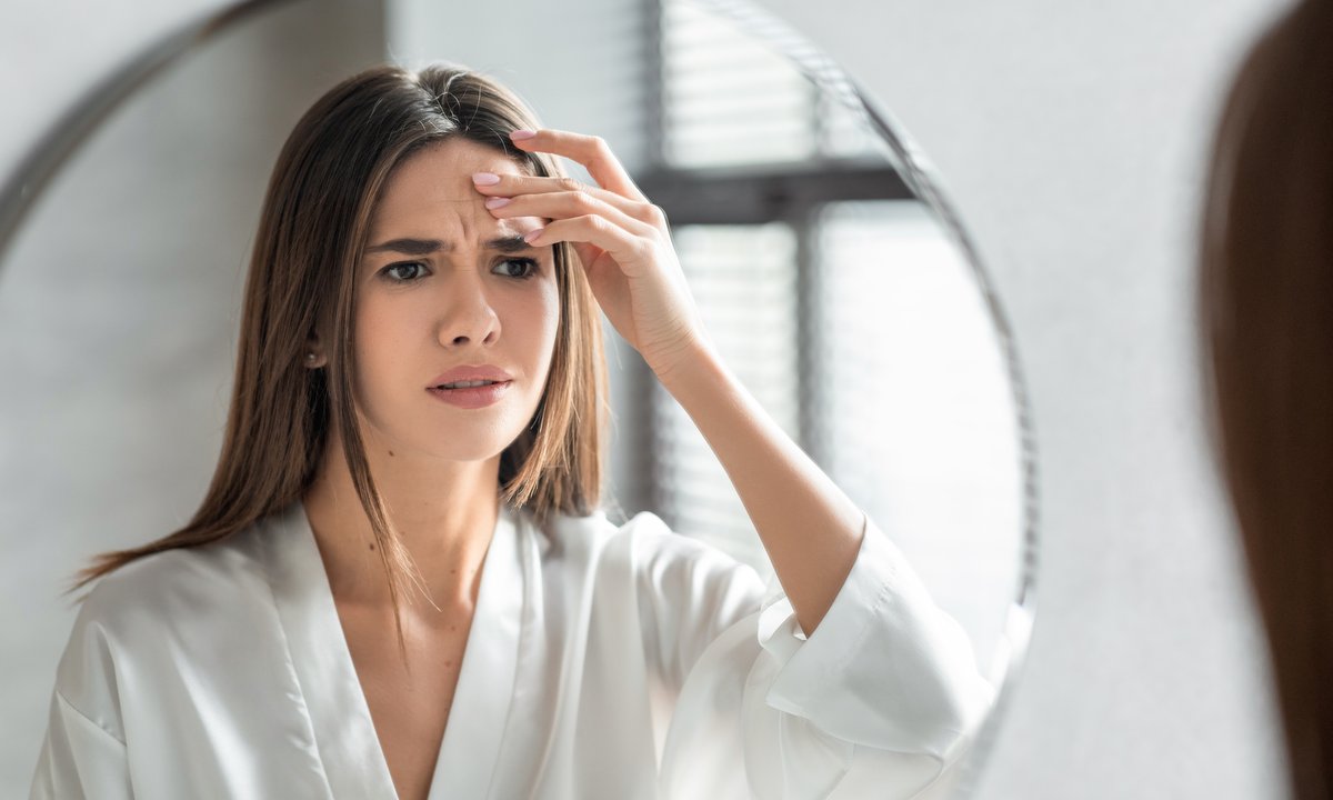 Ten krem zmniejszy lwią zmarszczkę między brwiami. Działa jak wypełniacz!