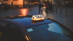 Wyzywała i "odsyłała" z Polski taksówkarza. Radna KO usłyszała zarzuty