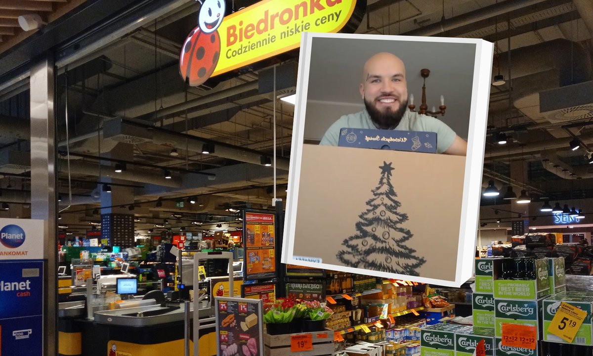 Pokazał, co dostał w paczce na święta od Biedronki. W środku sprzęt, który jest hitem