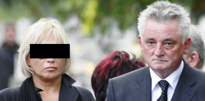 Afera futrzana! Minister Drzewiecki broni żony