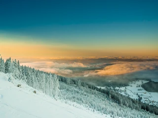 Czarna Góra Resort położona jest w najwyższym paśmie polskiej części Karkonoszy. Praktycznie nie ma tu zanieczyszczeń niskoemisyjnych. 