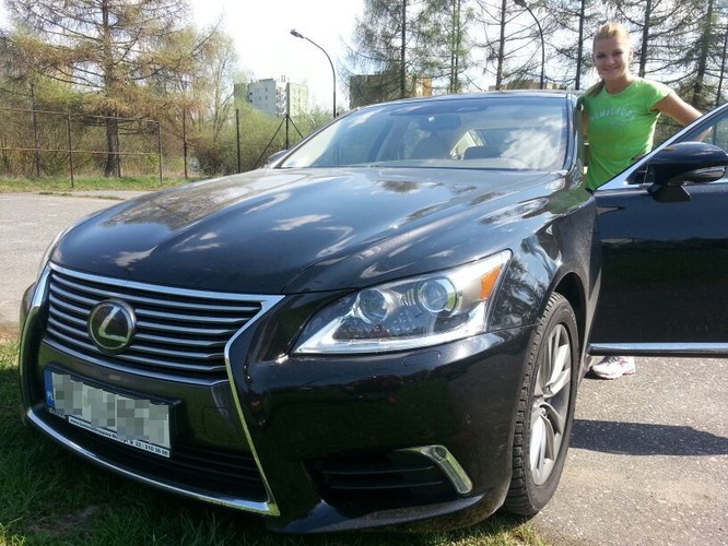 Agnieszka Radwańska i lexus LS 460
