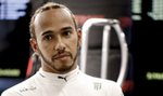 Lewis Hamilton pasowany na rycerza przez księcia Karola. Przyszedł odebrać tytuł z wyjątkową osobą 