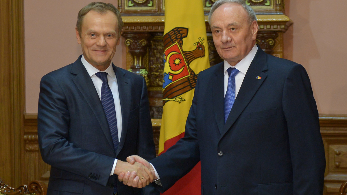 Premier Donald Tusk wrócił wieczorem do Warszawy z jednodniowej podróży do Mołdawii.