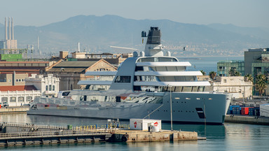 Jacht Abramowicza "ucieka" z portu w Barcelonie. To efekt kolejnych sankcji