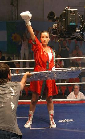 Natalia Oreiro w roli bokserki
