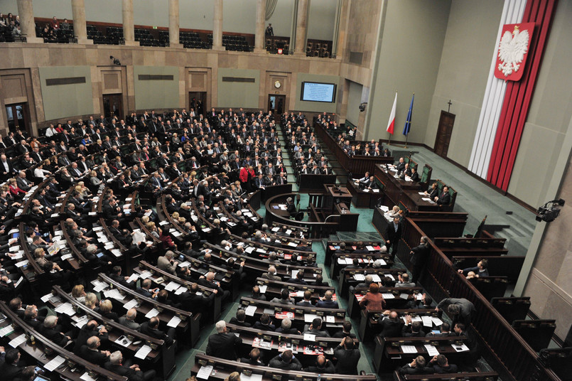 W tej kadencji podjęto sześć uchwał w sprawie "wyrażenia przez Sejm zgody na pociągnięcie posłów do odpowiedzialności karnej". W poprzedniej było ich osiem, przy czym dwie dotyczyły Ludwika Dorna.