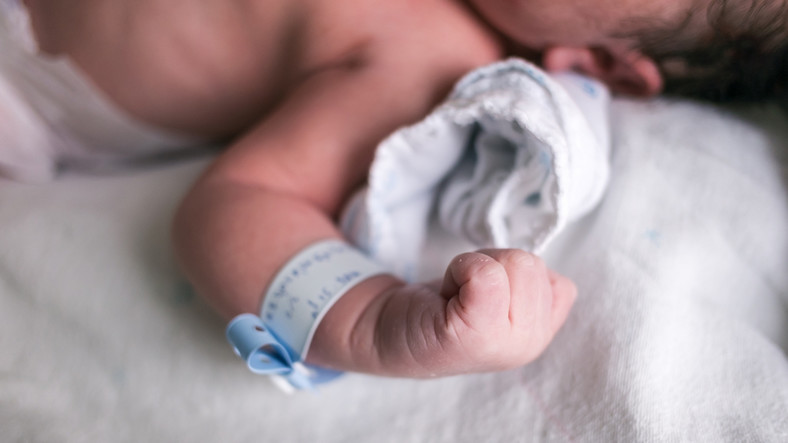 Noworodek noworodek zakażony koronawirusem. To drugi taki przypadek na świecie