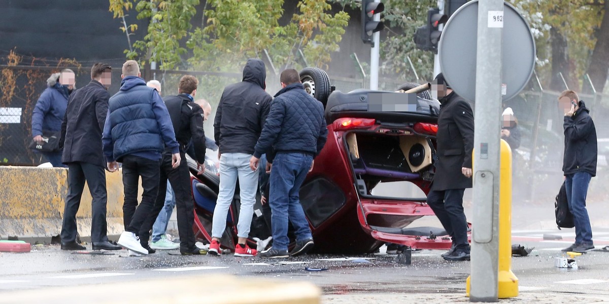 Wypadek w Warszawie. Seicento zderzyło się z bmw. Ranny kierowca