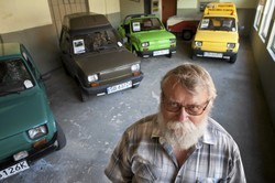 Jak wygląda wojskowy fiat 126p? ZDJĘCIA z jedynego muzeum malucha na świecie