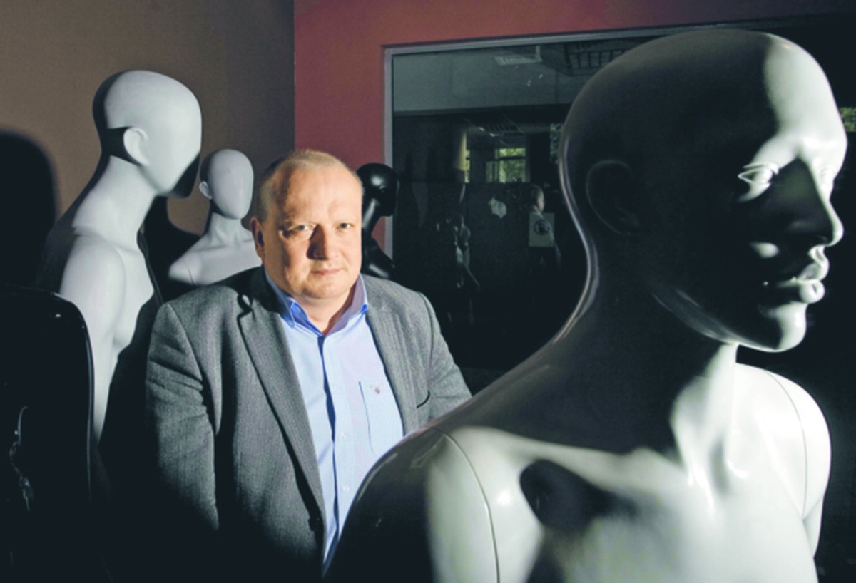 Andrzej Kuczara - Wśród jego klientów coraz więcej jest muzeów i teatrów