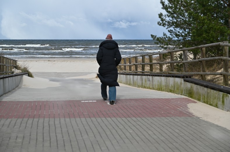 Dostęp do plaży na prawym brzegu Świnoujścia był rekompensatą dla mieszkańców za budowę terminala. Dziś jest zamknięty