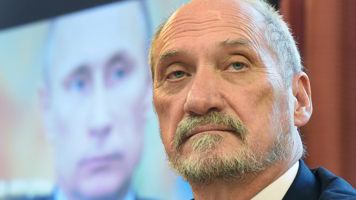 Szef MON Antoni Macierewicz powiedział, że strona rosyjska otrzyma nowe materiały na temat katastrofy smoleńskiej, jak tylko przekaże to, o co przed miesiącem podkomisja smoleńska zwróciła się do szefowej Międzypaństwowego Komitetu Lotniczego Tatiany Anodiny.